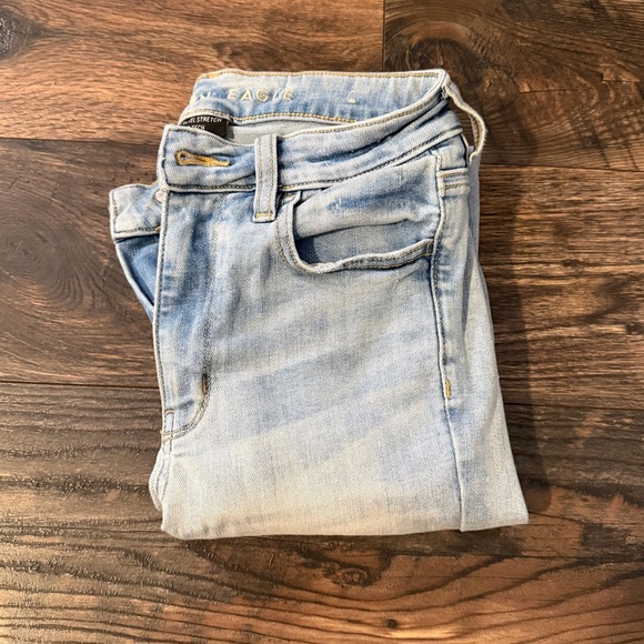 Light wash American Eagle Jeans - Picture 2 of 9